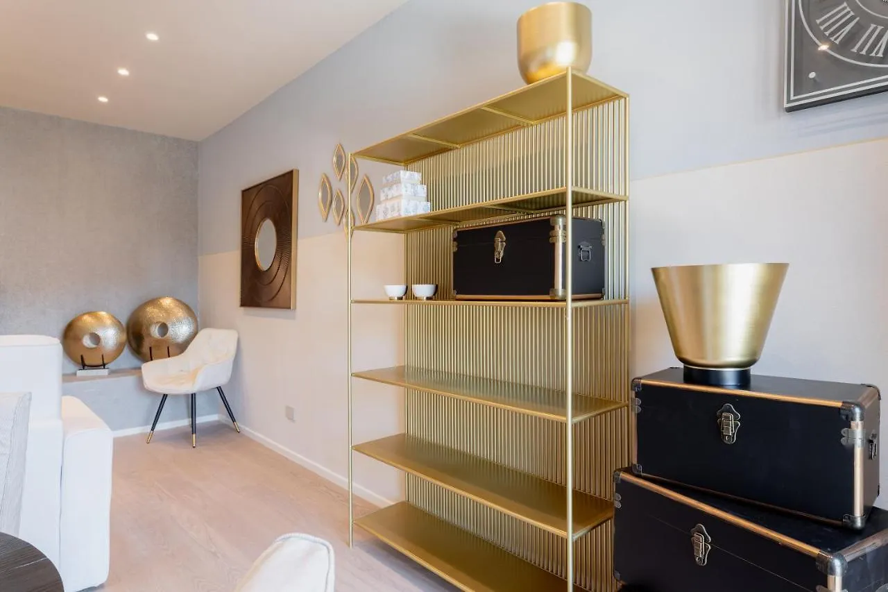 Serendipity Apartment 루카 0*,
